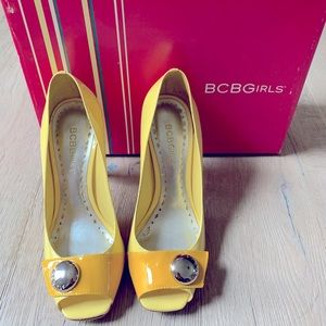 BCBG GIRLS YELLOW OPEN-TOE HIGH HEELS